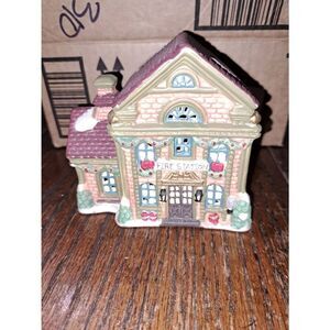Vintage 2001 Cobblestone Corners Christmas Holiday Village Fire House Building